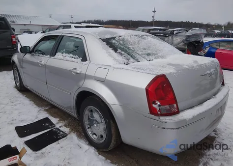 2005 Chrysler 300 Touring from USA, damaged, VIN 2C3JA53G45H136050
